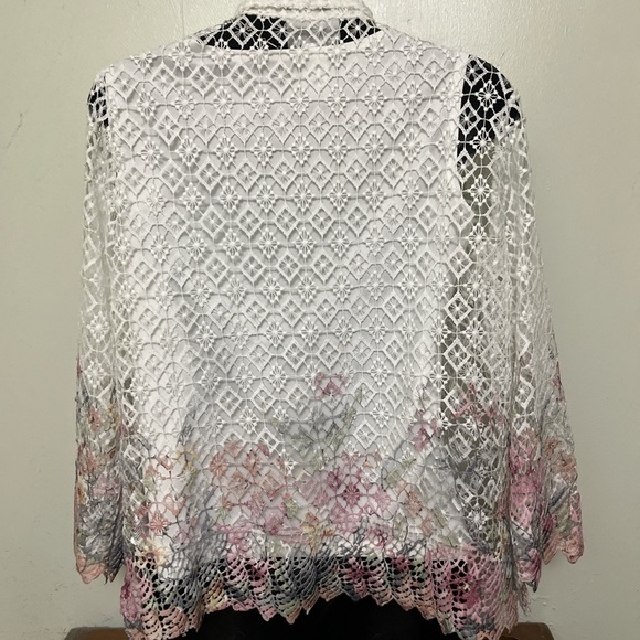 Alfred Dunner Lace Top with Shell underneath - Picture 2 of 10